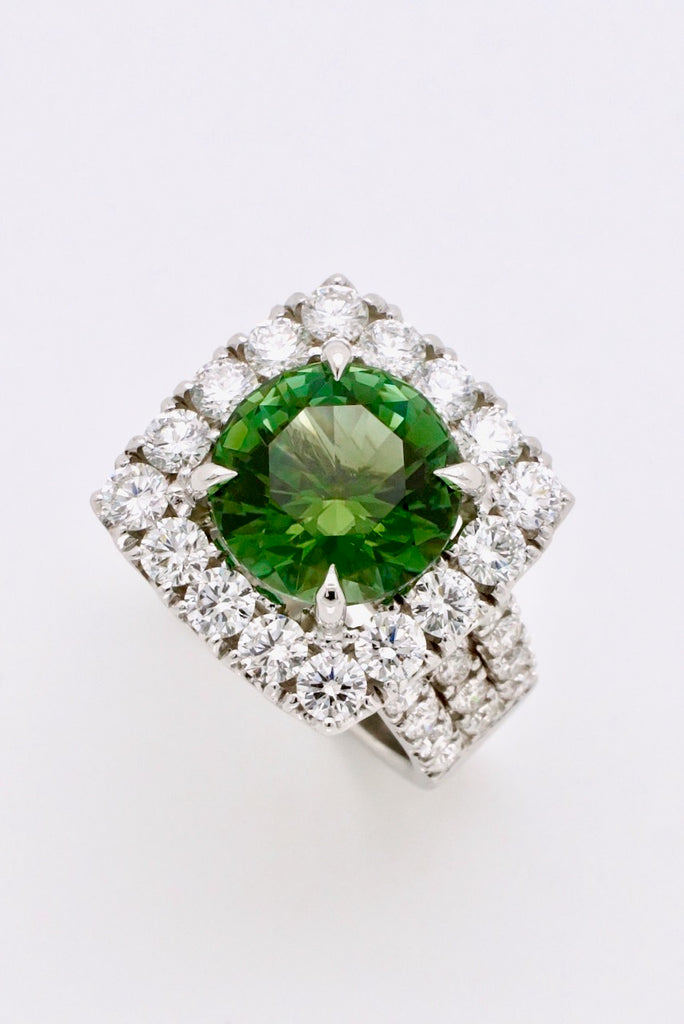 Vintage 18k White Gold Green Tourmaline Diamond Ring