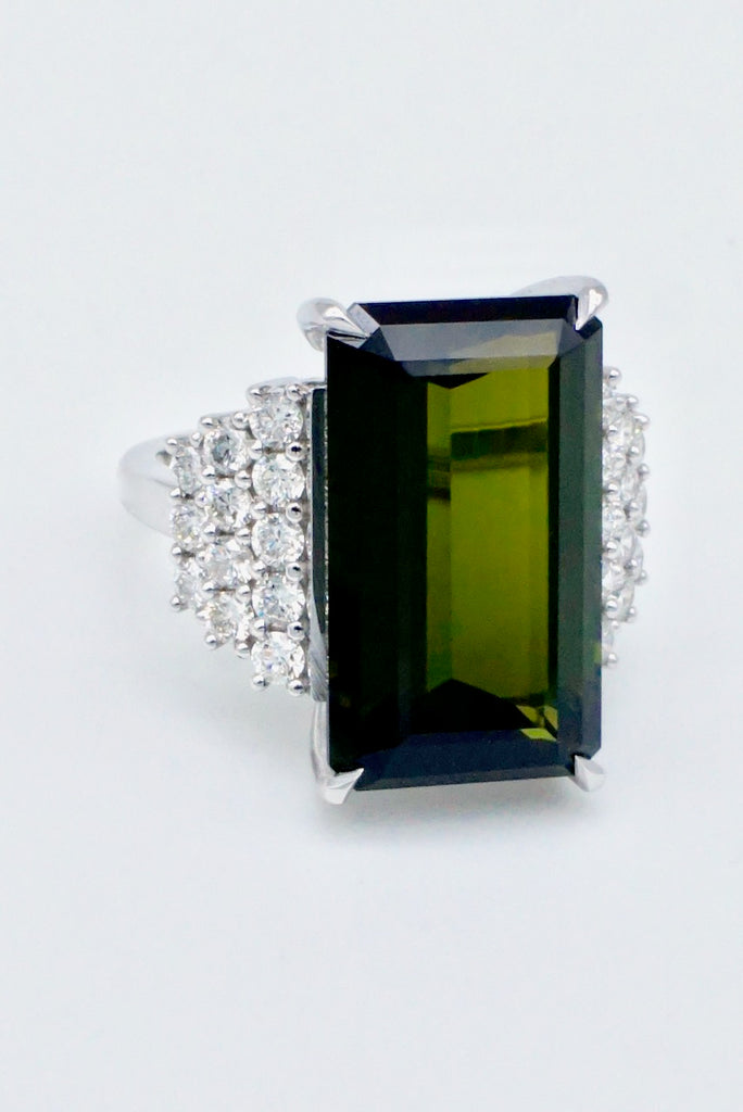 Vintage 18k White Gold Green Tourmaline Diamond Ring