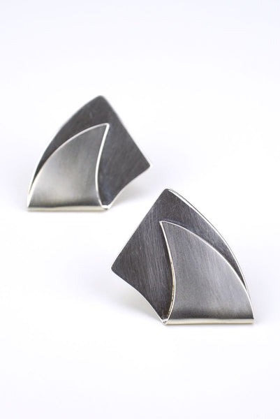 Vintage Sydney Lynch Silver Folded Curve Earrings – antiques-art
