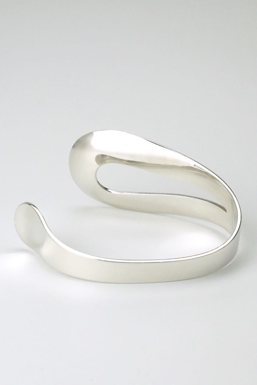 Horsens silver modernist loop cuff