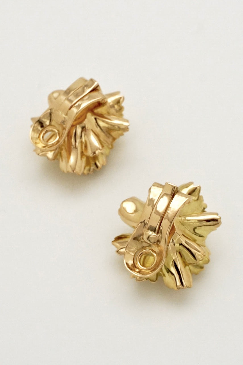 Vintage 18k Yellow Gold Textured Flower Ruffle Clip Earrings 1970s