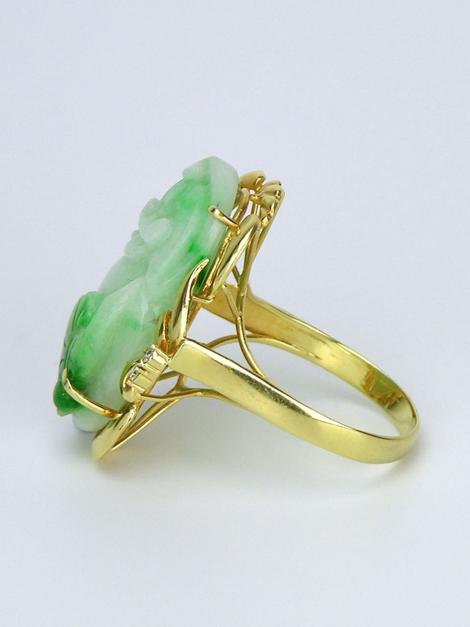 Vintage 14k Yellow Gold Carved Jade and Diamond Ring