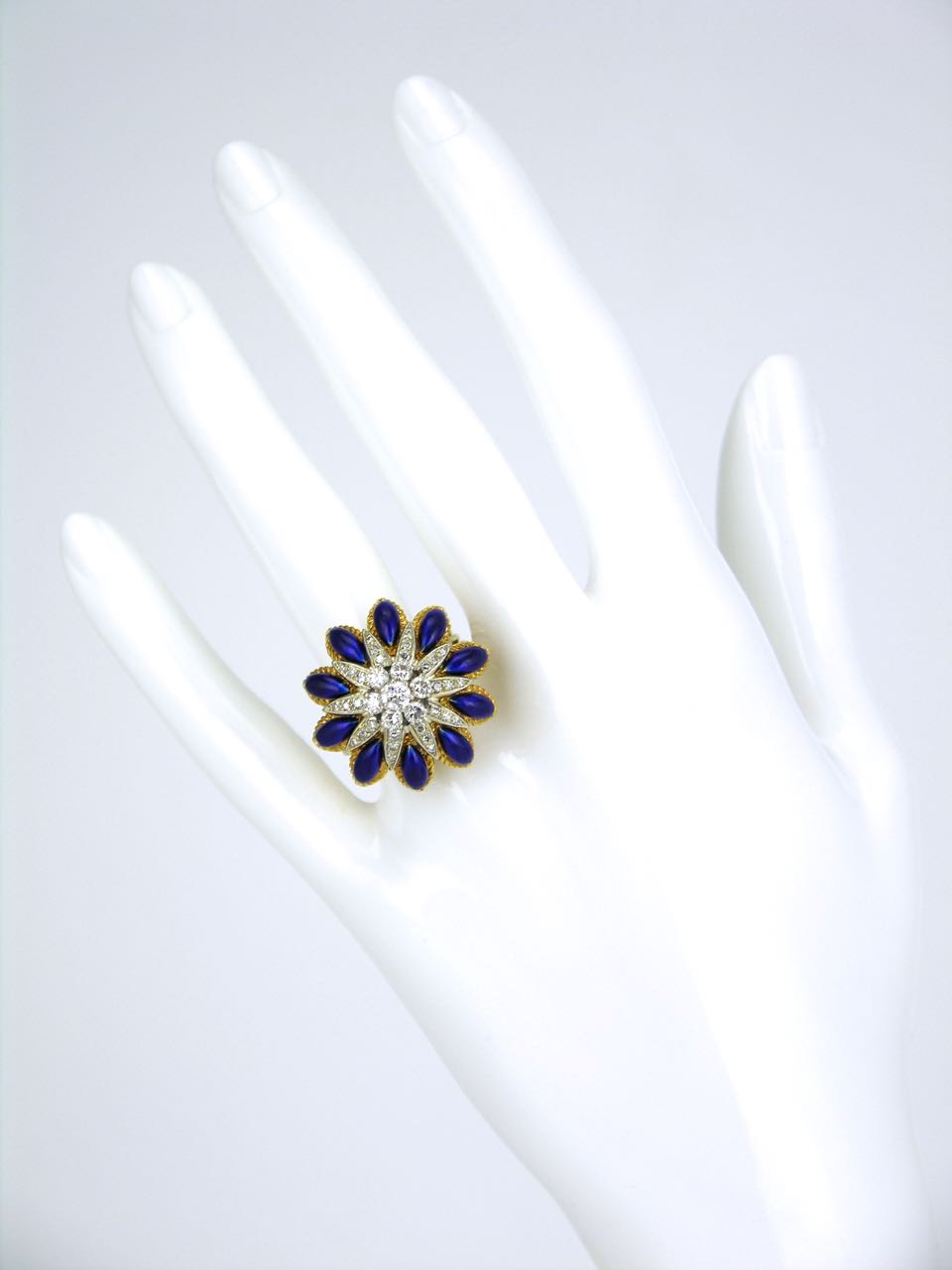 Vintage Italian 18k Yellow Gold Diamond Blue Enamel Flower Starburst Ring 1960s - Corletto