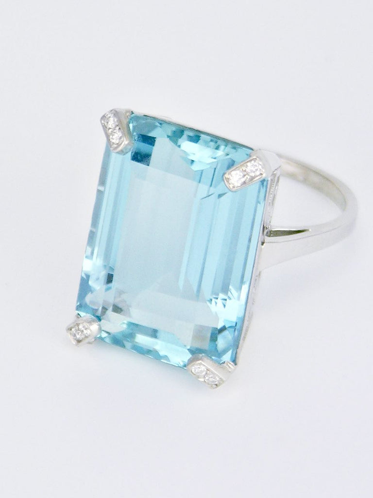 Vintage 18k White Gold Aquamarine and Diamond Ring