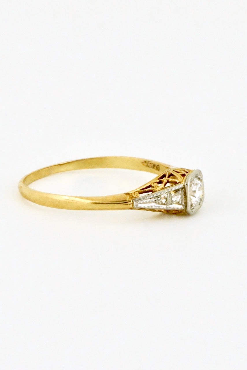 Vintage 18k Yellow Gold  Diamond Ring