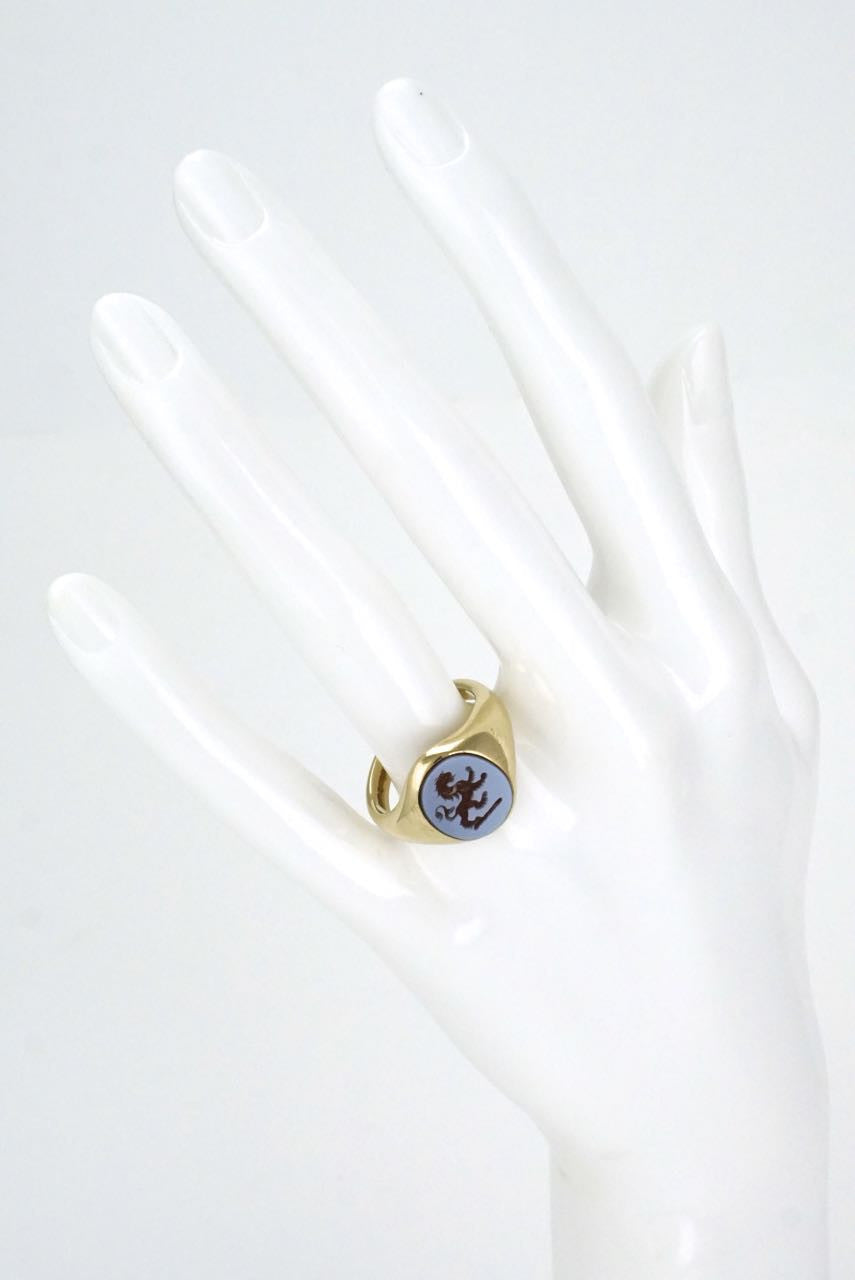 9k yellow gold lion intaglio carnelian signet ring - 1980s