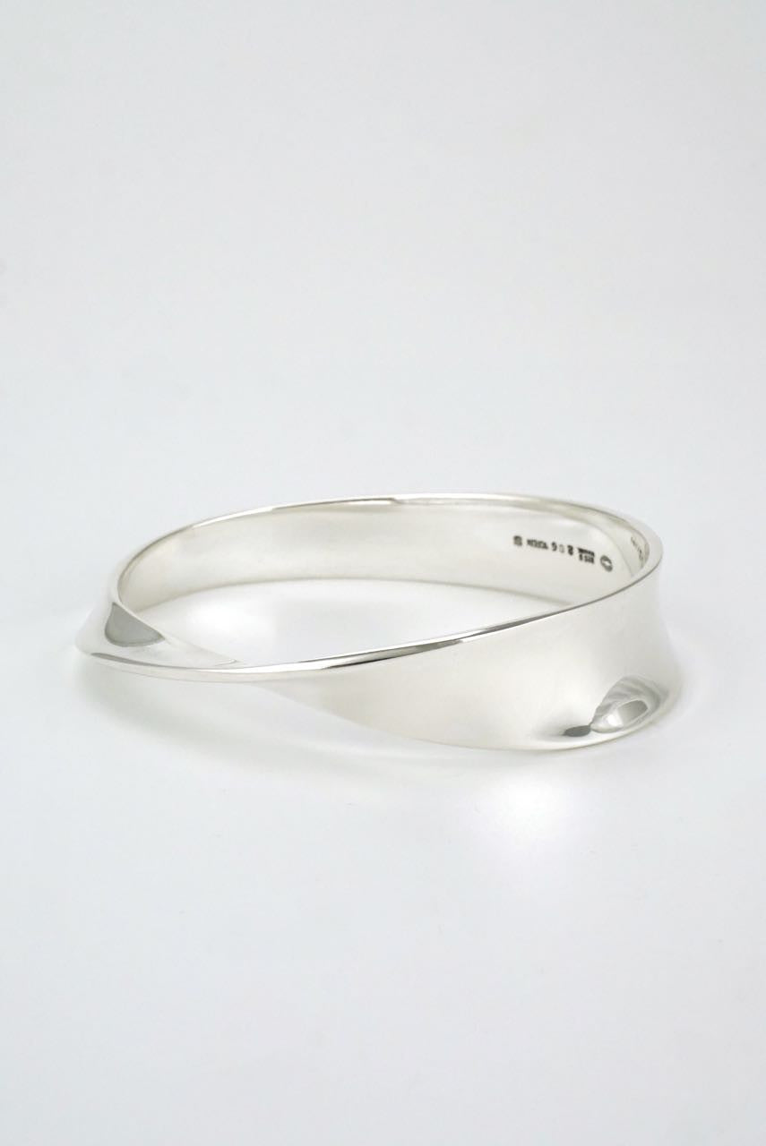 Georg Jensen solid silver Mobius bangle - design 206 Torun 1980s