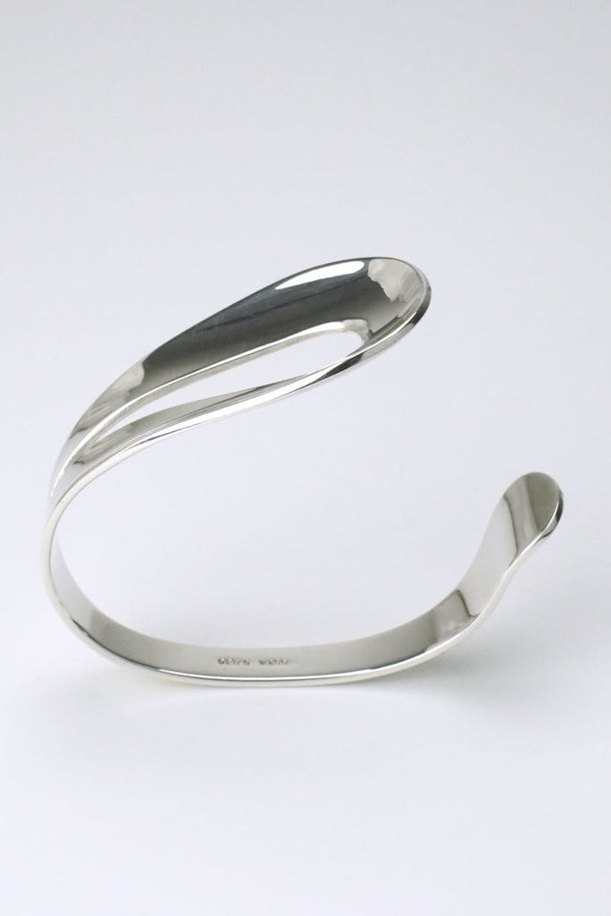 Horsens silver modernist loop cuff