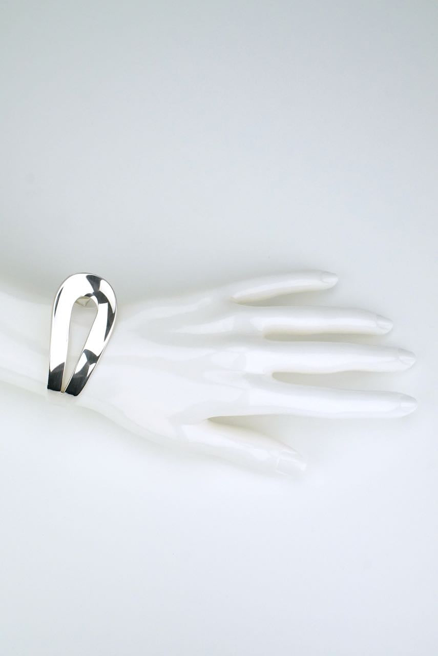 Horsens silver modernist loop cuff