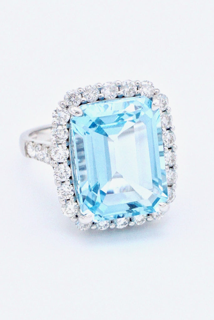 Vintage 18k White Gold Blue Topaz Diamond Ring