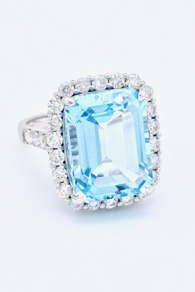 Vintage 18k White Gold Blue Topaz Diamond Ring