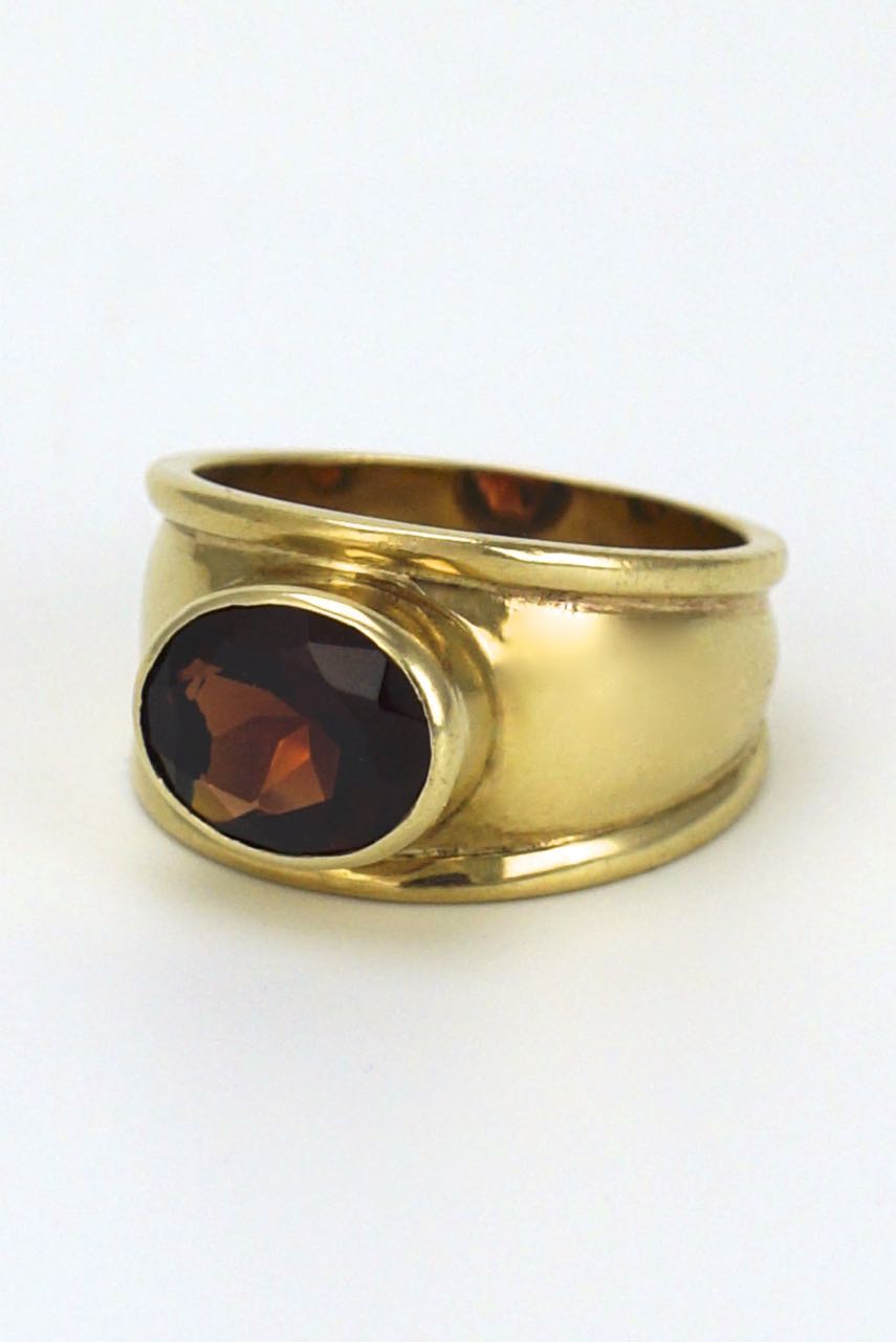 Vintage 9k yellow gold garnet wide band ring