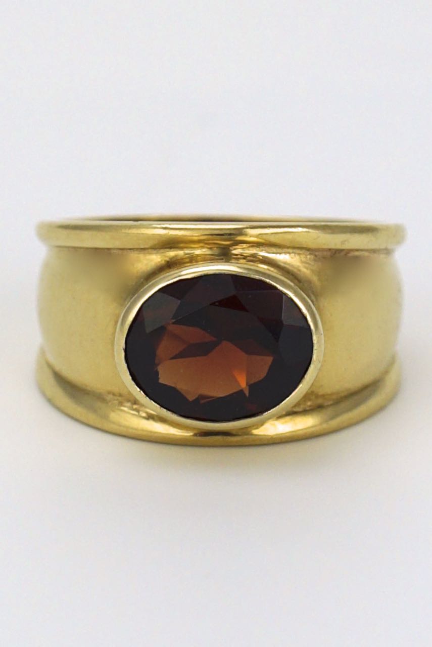 Vintage 9k yellow gold garnet wide band ring