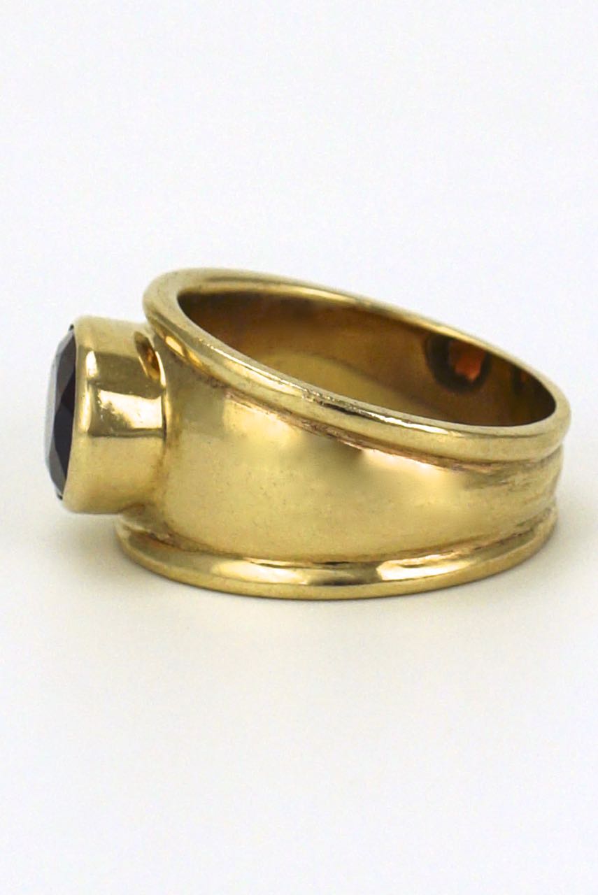 Vintage 9k yellow gold garnet wide band ring