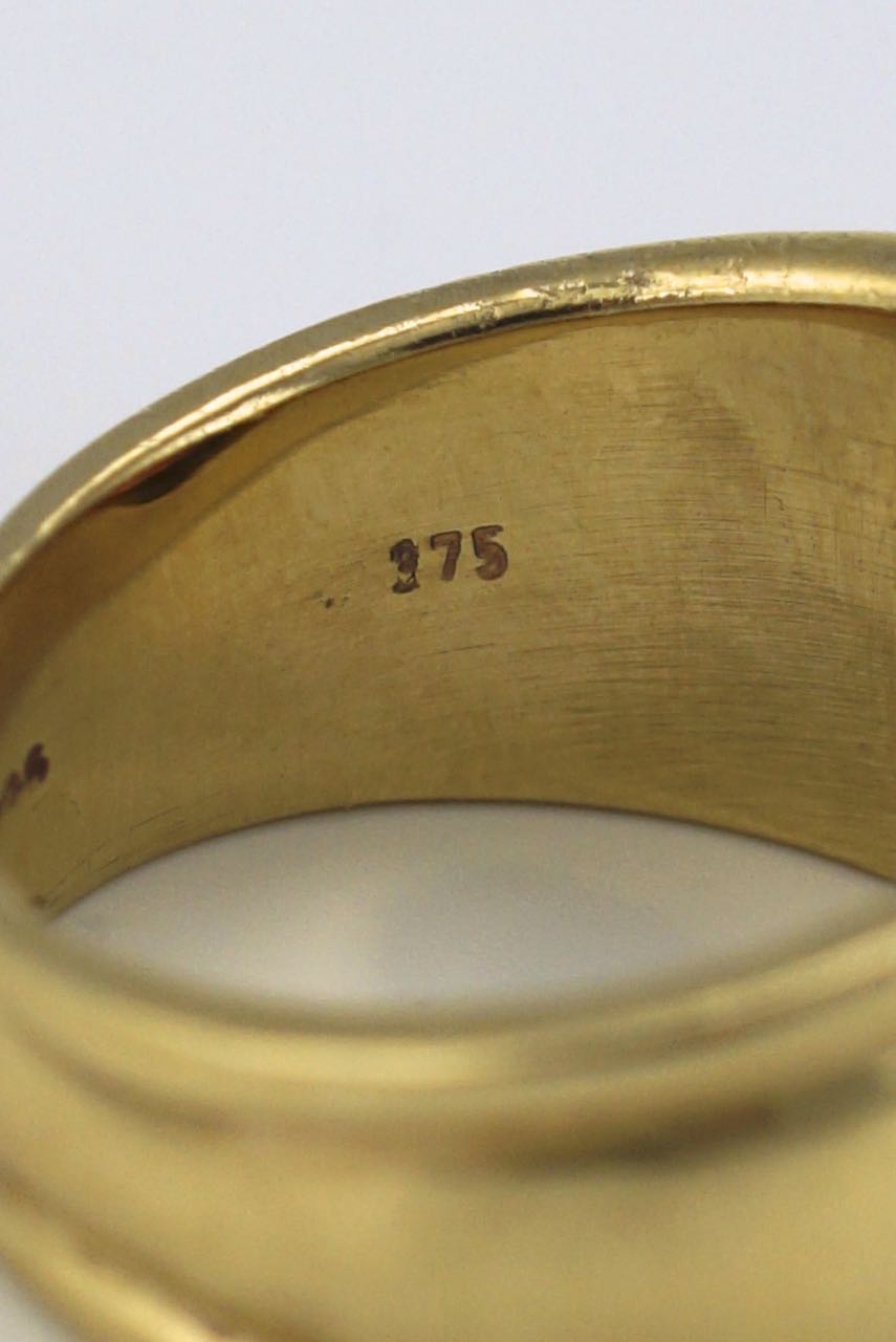 Vintage 9k yellow gold garnet wide band ring