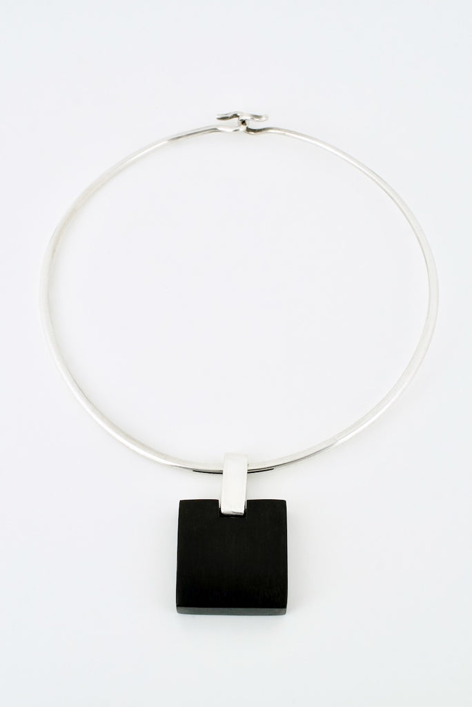 Vintage Gucci Sterling Silver Ebony Pendant Necklace Neck Ring