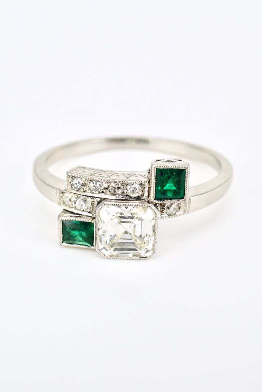 Antique Art Deco Platinum Diamond Emerald Ring 1930s