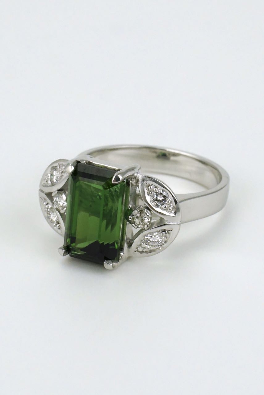 Vintage 18k White Gold Green Tourmaline Diamond Ring 1960s