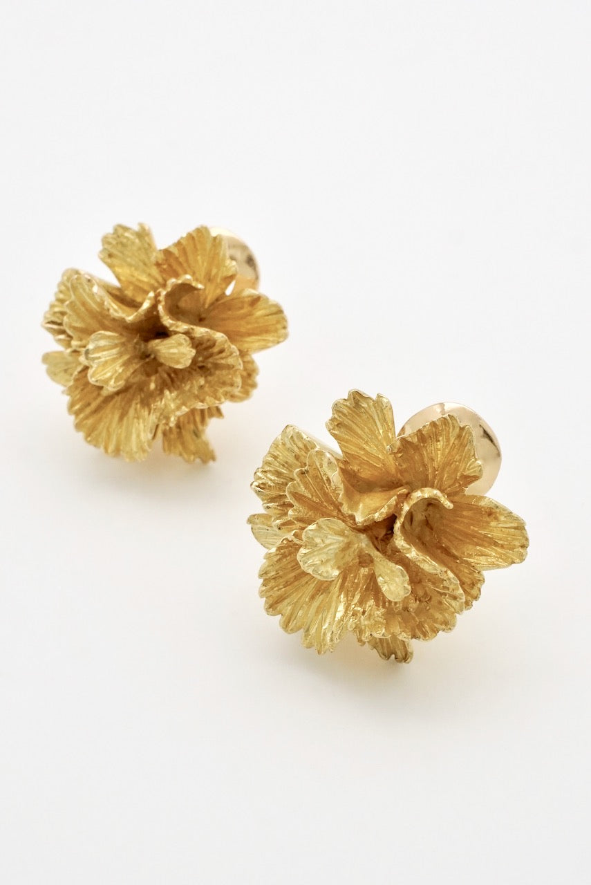 Vintage 18k Yellow Gold Textured Flower Ruffle Clip Earrings 1970s