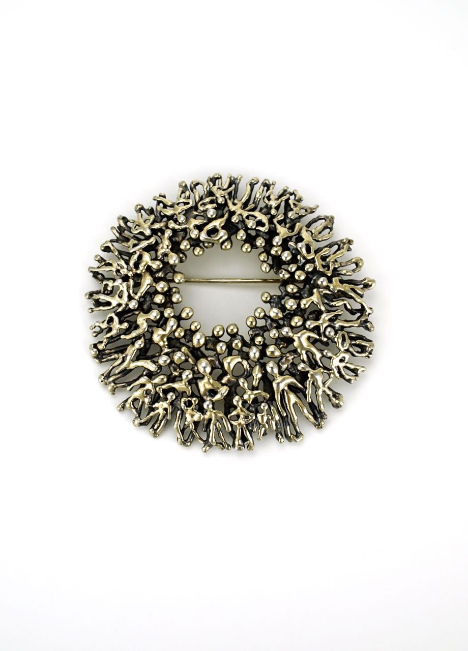 Stuart Devlin sterling silver abstract people round textured brooch 1980s