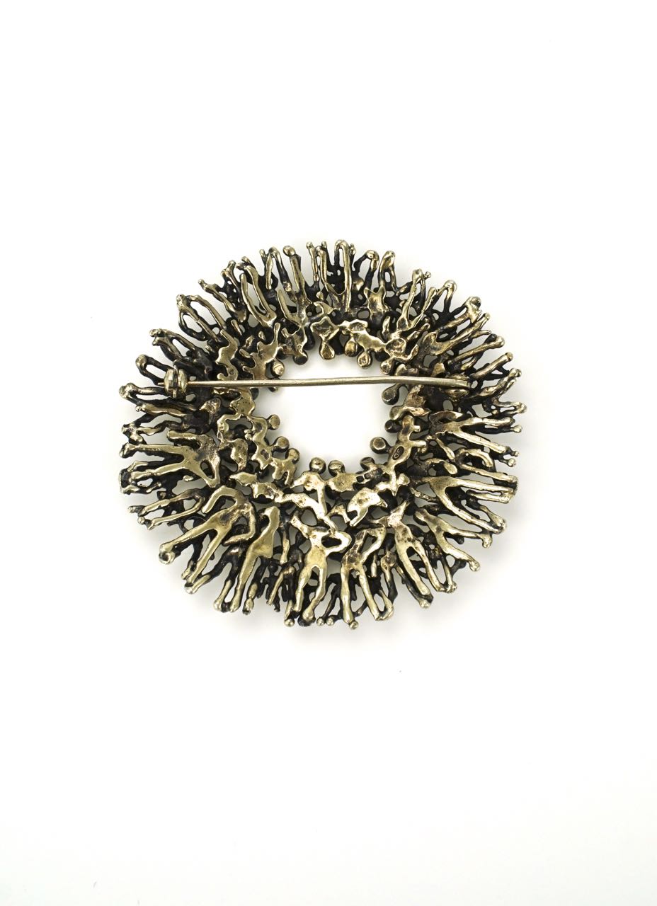 Stuart Devlin sterling silver abstract people round textured brooch 1980s