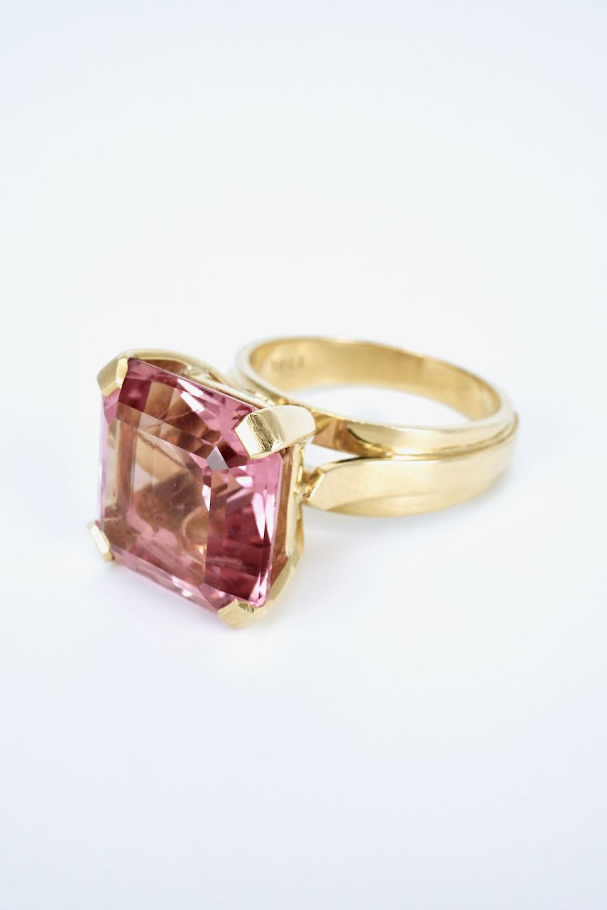 Vintage 18K Yellow Gold Square Pink Tourmaline Dress Ring