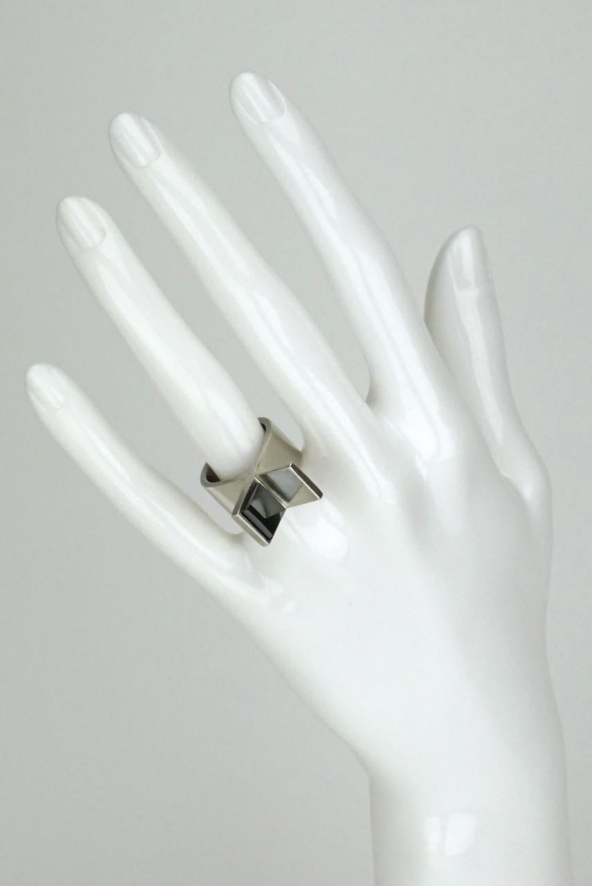 Moltke silver and hematite X shape ring