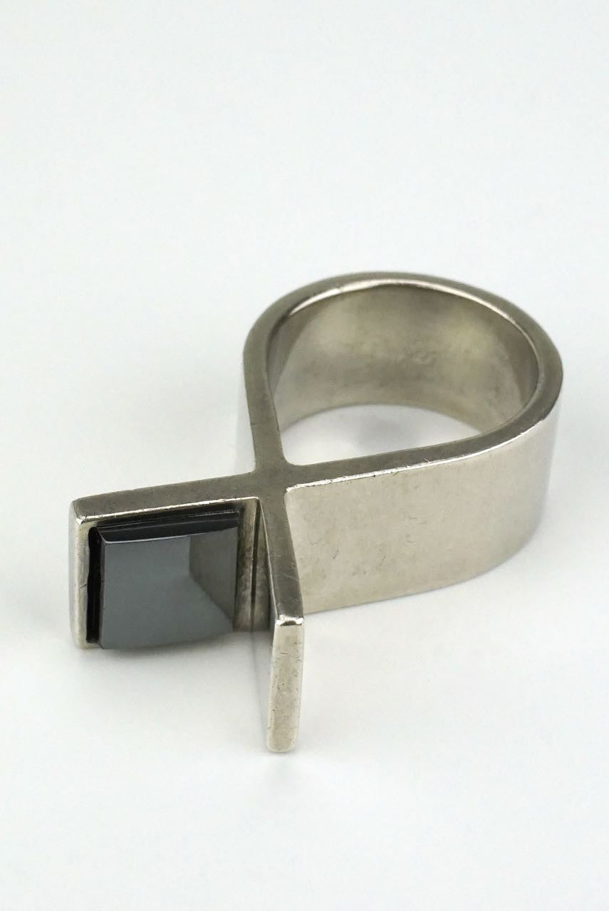 Moltke silver and hematite X shape ring