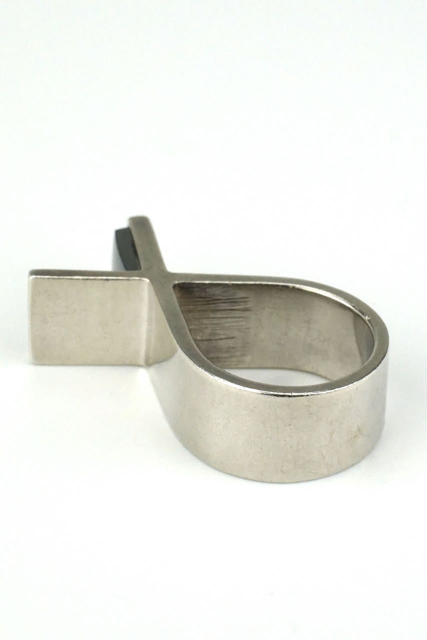 Moltke silver and hematite X shape ring