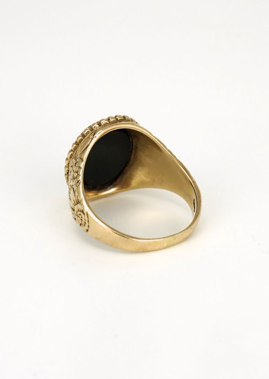 Men's oval 9k gold bloodstone signet ring 1970s