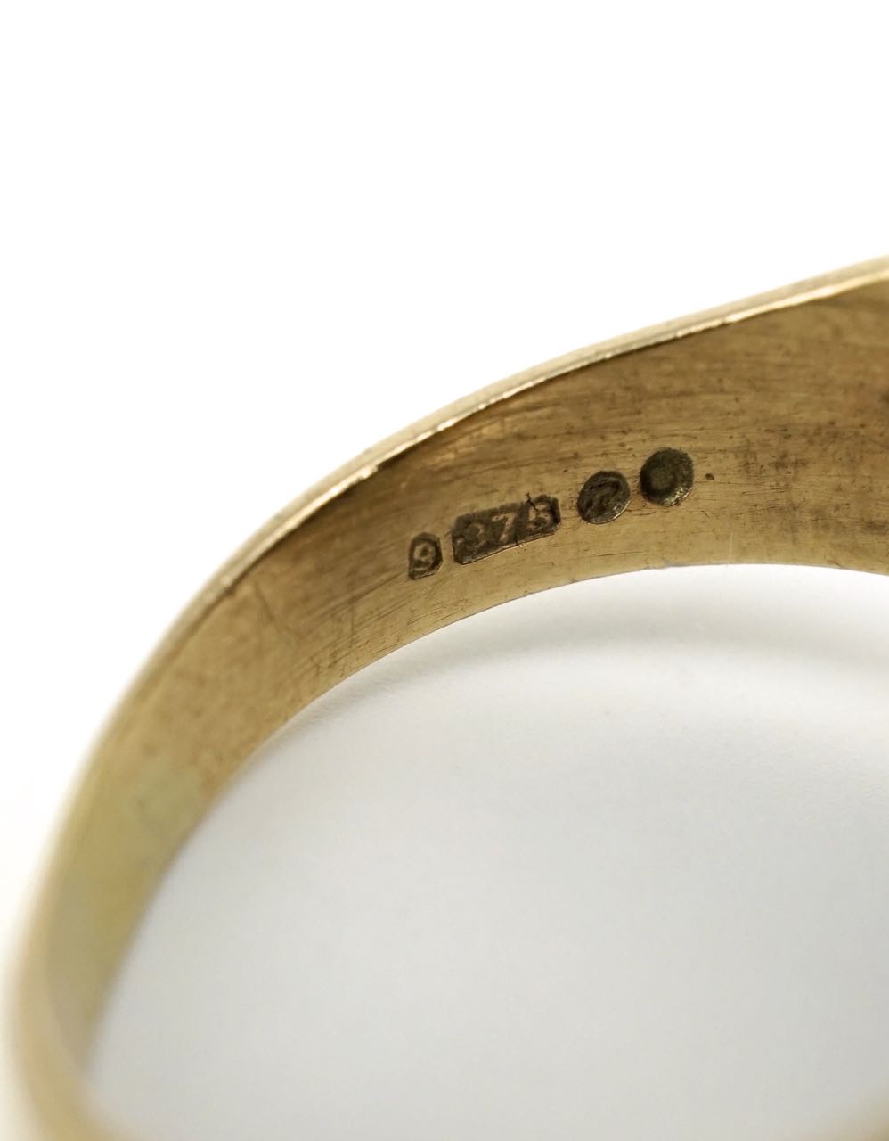 Men's oval 9k gold bloodstone signet ring 1970s