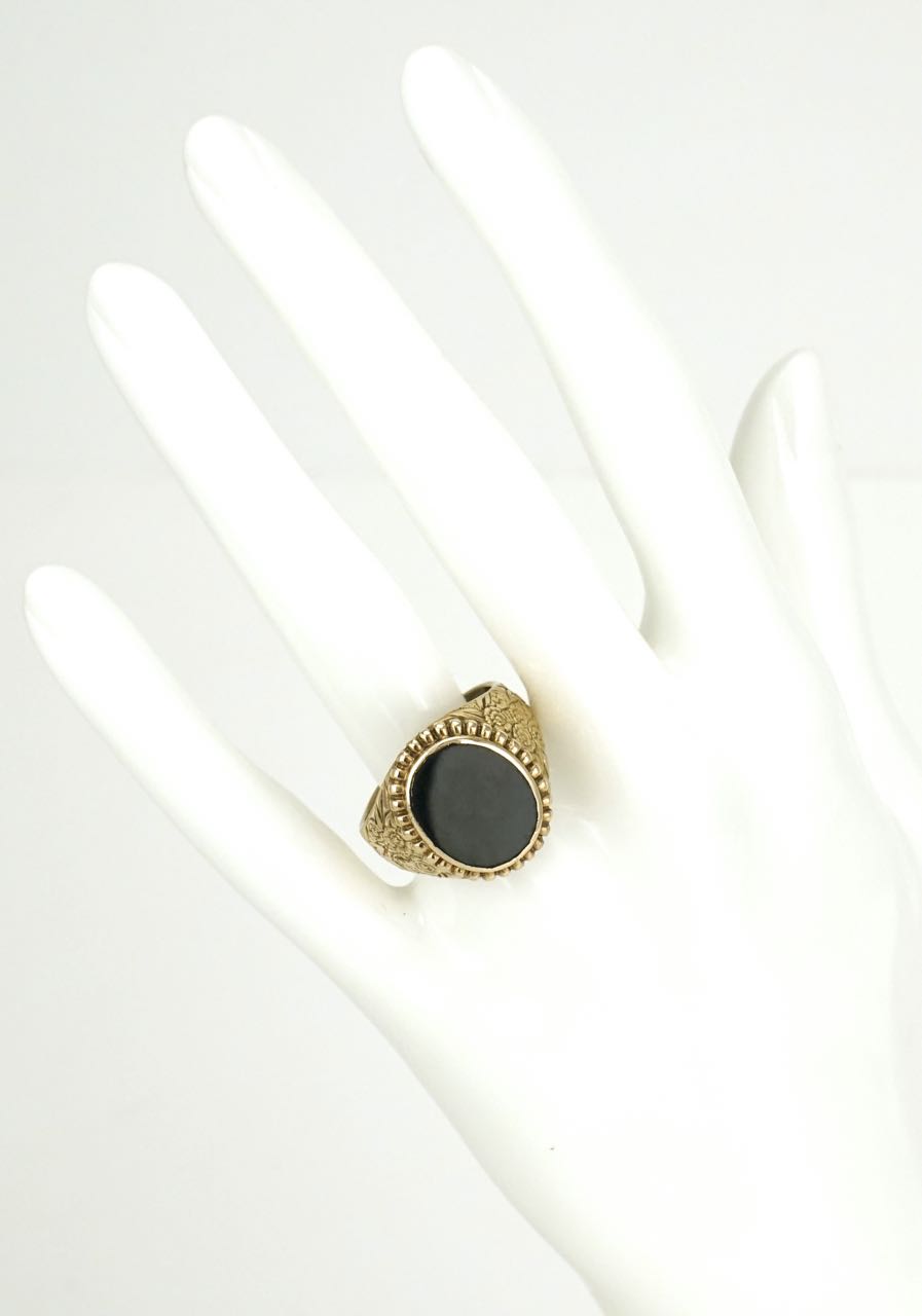 Men's oval 9k gold bloodstone signet ring 1970s