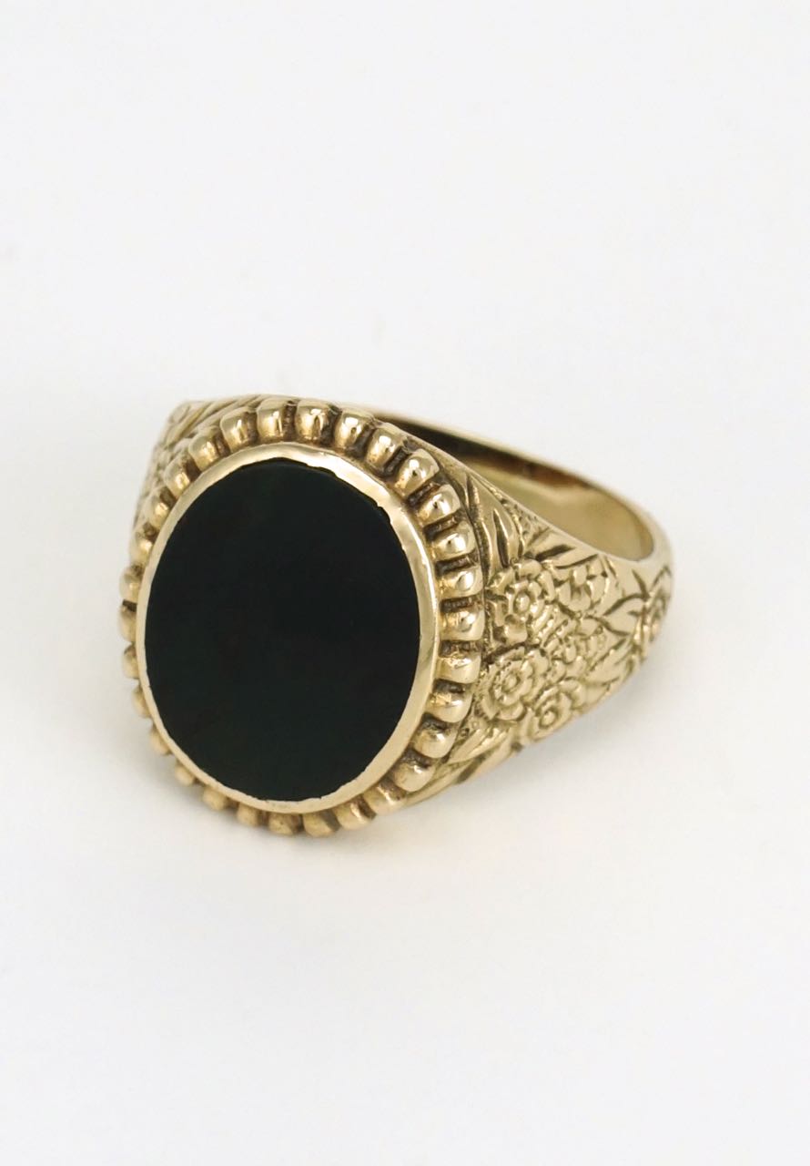 Men's oval 9k gold bloodstone signet ring 1970s