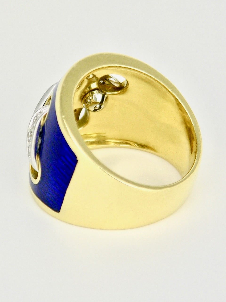 Vintage Italian 18k Yellow Gold Diamond and Blue Enamel Ring 1960s