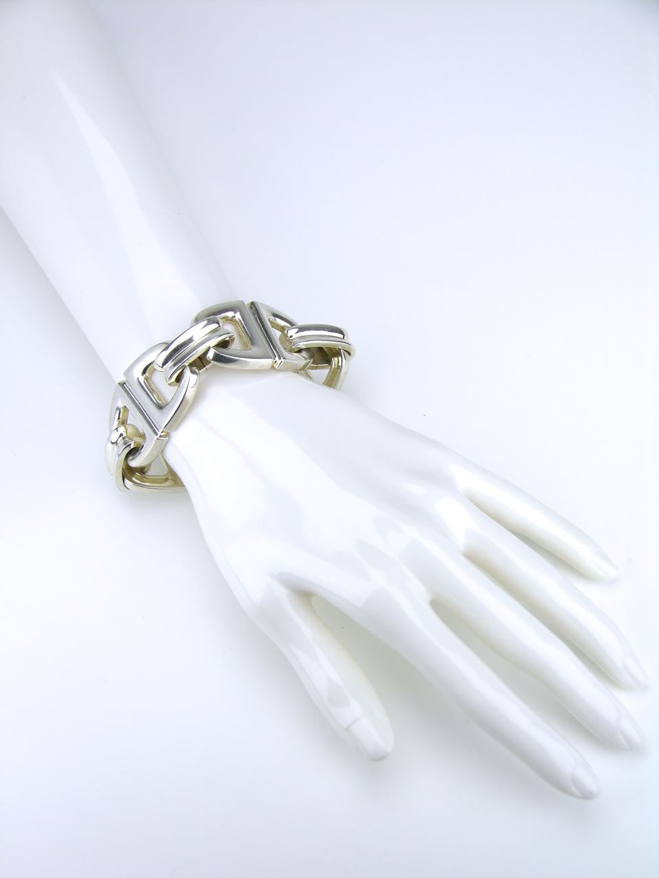 Henkel and Grosse silver double stirrup link bracelet