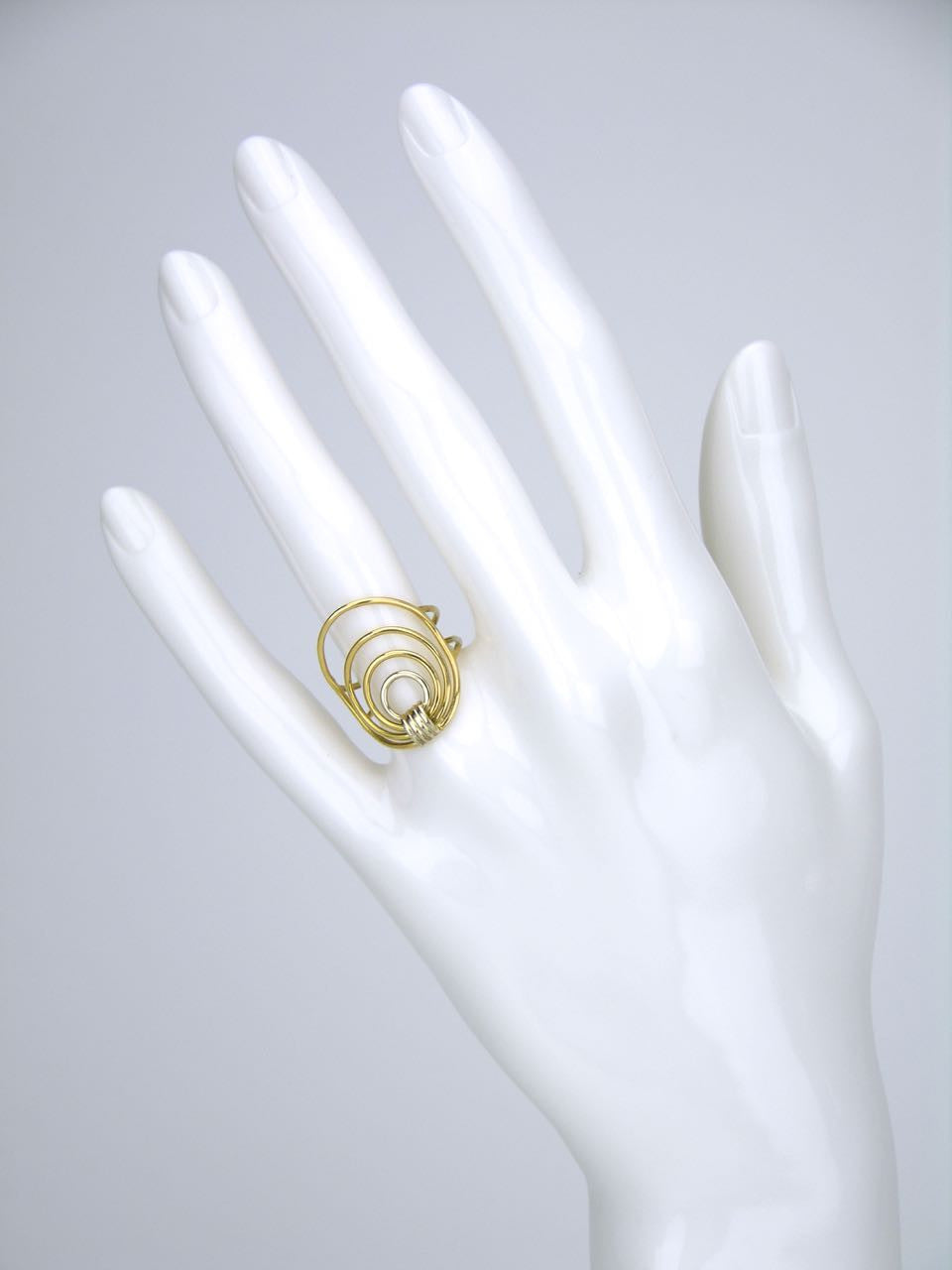 Italian modernist 18k yellow and white gold wire ring