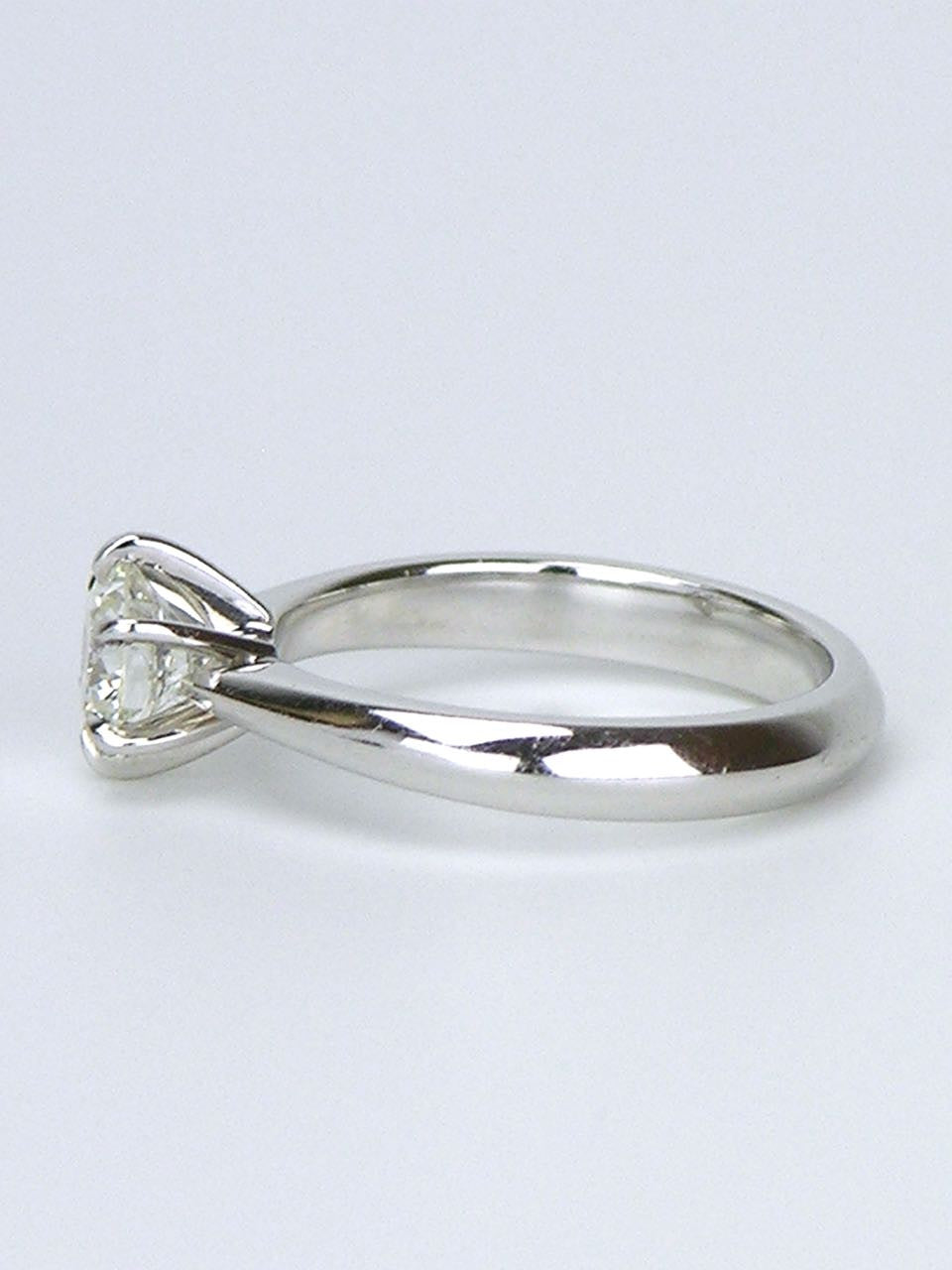 18k White Gold Diamond Solitaire Ring