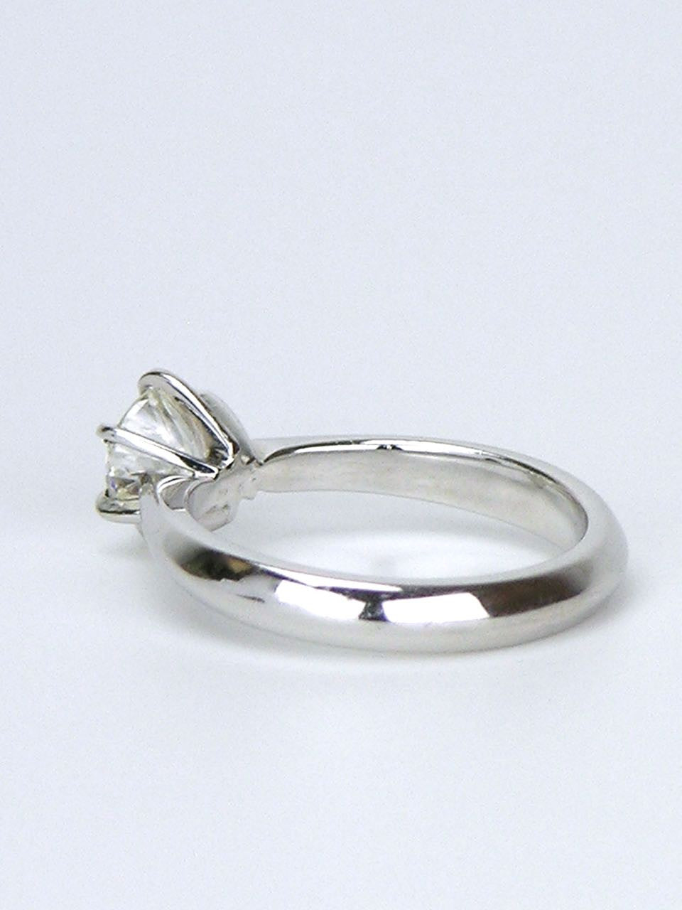 18k White Gold Diamond Solitaire Ring