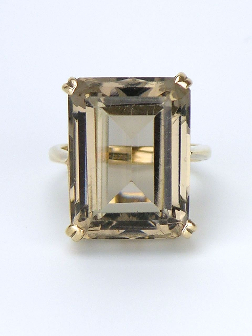 9k yellow gold smoky quartz cocktail ring