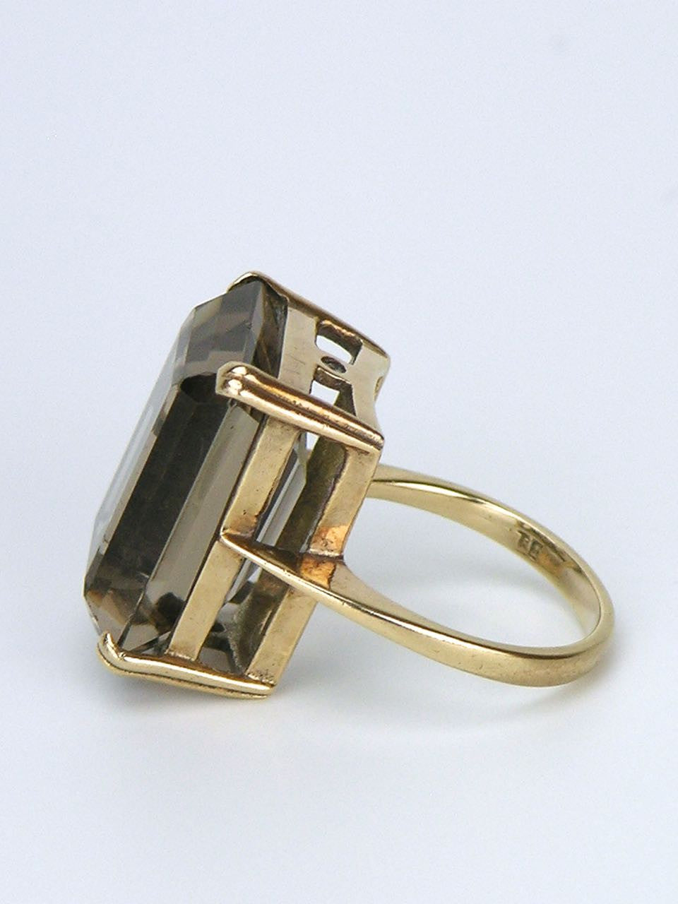 9k yellow gold smoky quartz cocktail ring