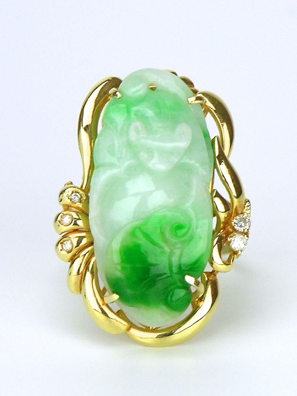Vintage 14k Yellow Gold Carved Jade and Diamond Ring