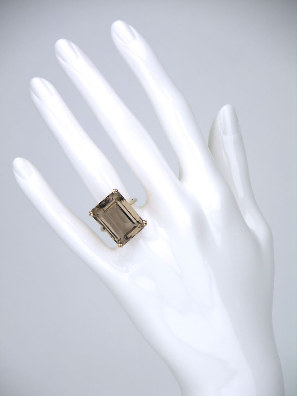 9k yellow gold smoky quartz cocktail ring