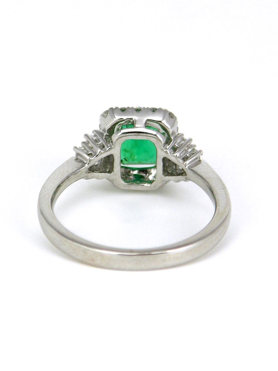 18k white gold emerald and diamond ring