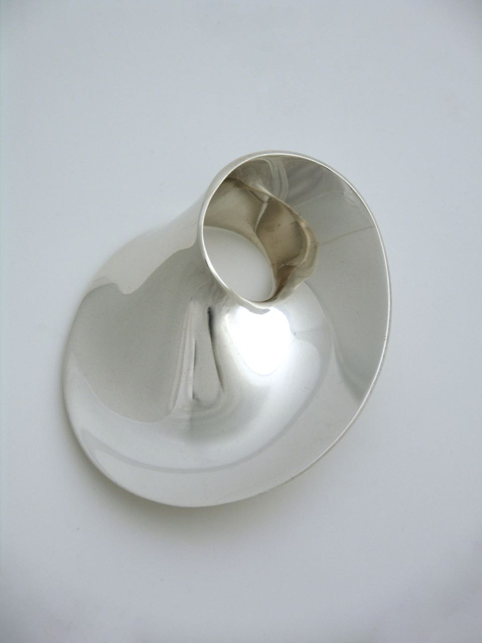 Vintage Georg Jensen solid silver large mobius brooch - Torun design 374