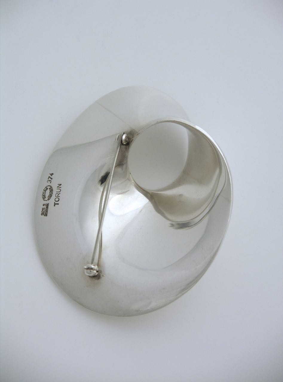 Vintage Georg Jensen solid silver large mobius brooch - Torun design 374