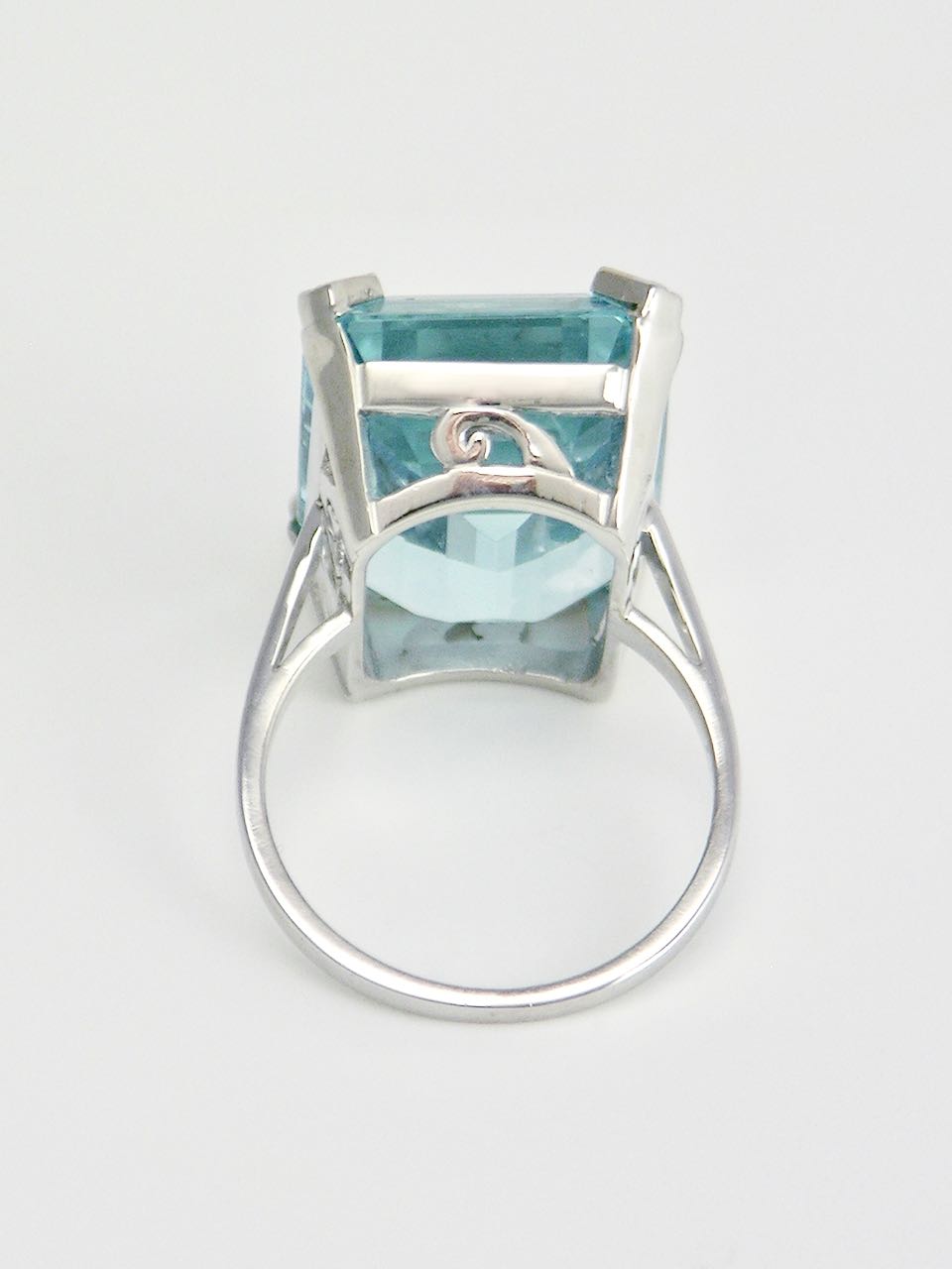 Vintage 18k White Gold Aquamarine and Diamond Ring