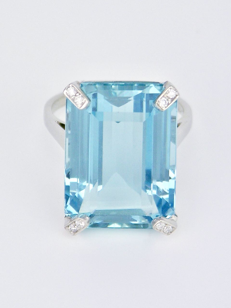 Vintage 18k White Gold Aquamarine and Diamond Ring